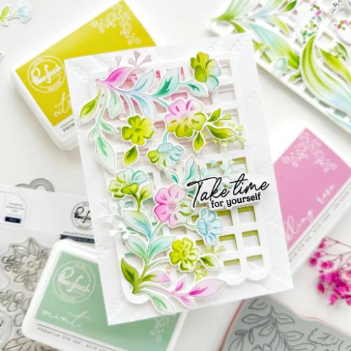 Pinkfresh Studio - Foliage Flair stencil