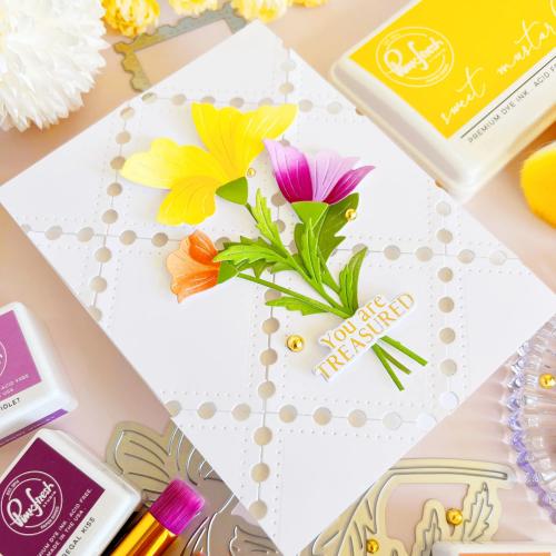 Pinkfresh Studio - Petal Perfection stencil
