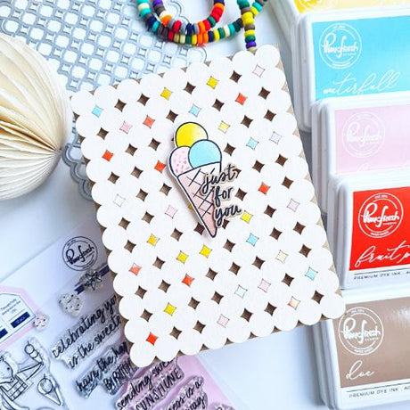 Pinkfresh Studio - Starry Scallops coverplate die