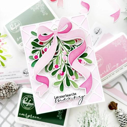 Pinkfresh Studio - Merry Mistletoe stencil