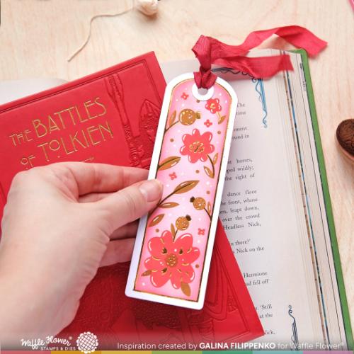 Waffle Flower - Round Floral Bookmark Duo Stencil
