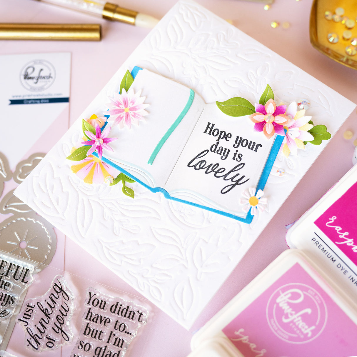 Pinkfresh Studio - Wild Meadow Wreath stencil