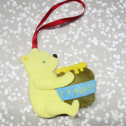 Spellbinders - Stitched Classic Pooh Etched Dies