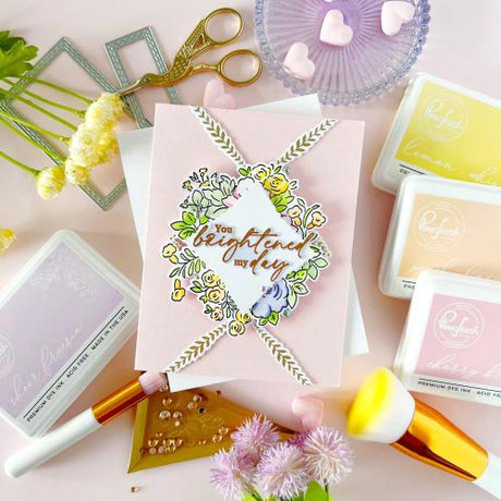 Pinkfresh Studio - Blooming Grace stencil