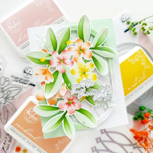 Pinkfresh Studio - Plumeria stamp