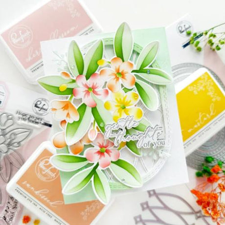 Pinkfresh Studio - Plumeria stencil